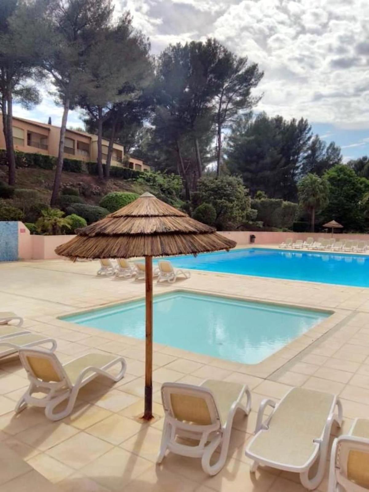 Flat With Swimming Pool Near The Beach Sanary-sur-Mer Exterior foto